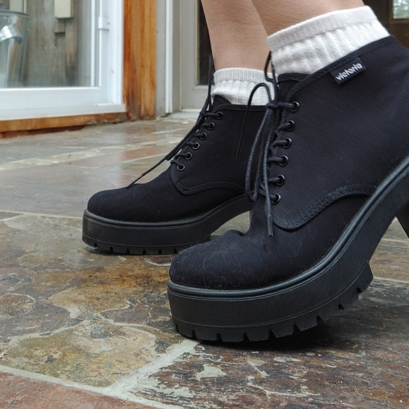 Victoria Brand Canvas Booties - Picture 9 of 10